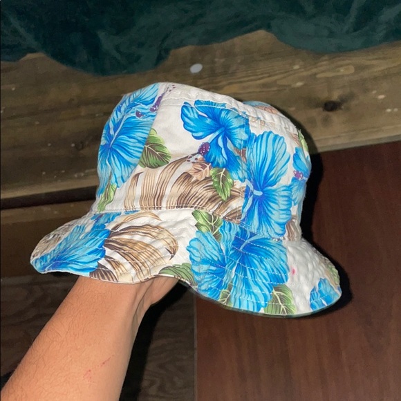 Three bucket hats - Picture 4 of 6